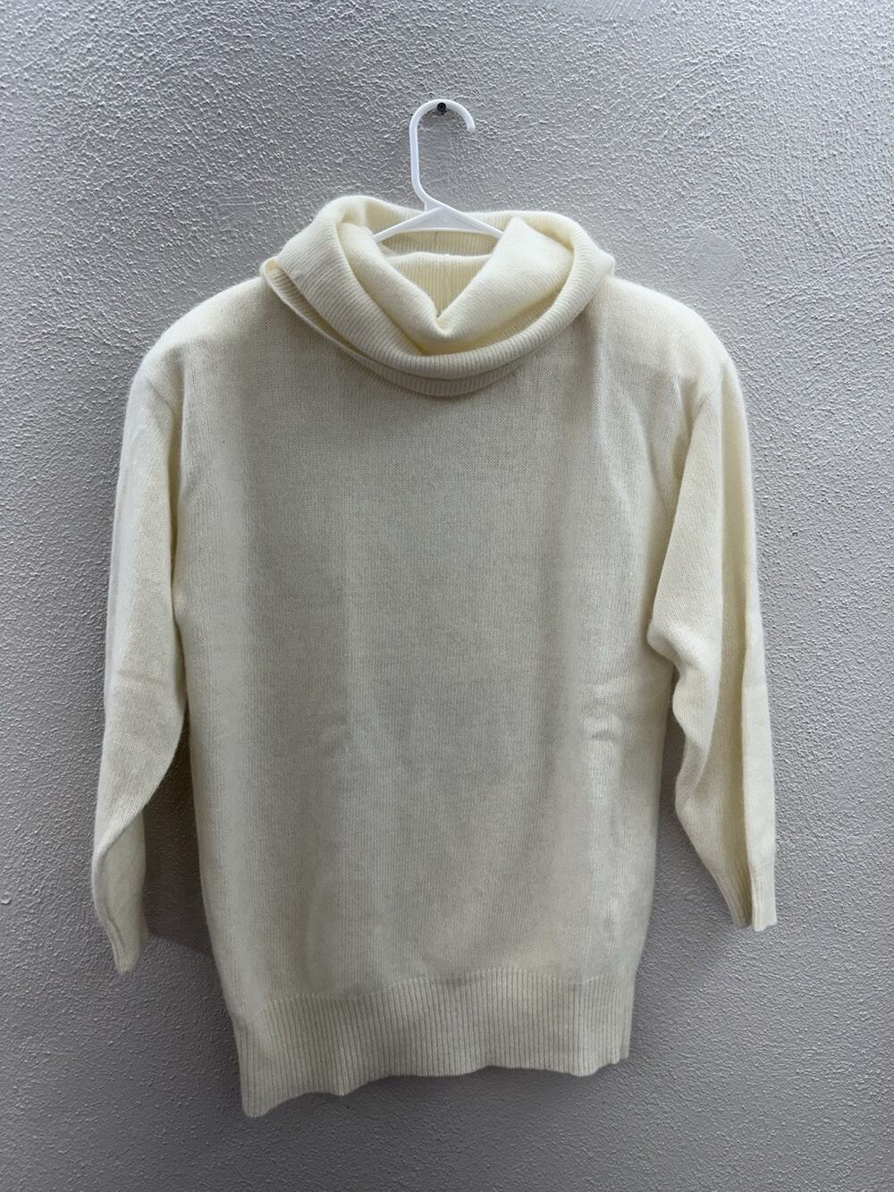 Wainscoll Womens Sweater Size Medium Cream Long Sleeve Turtleneck Knit Vintage